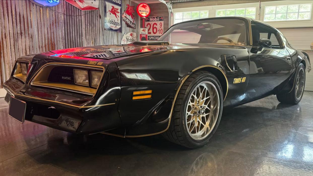 Hollywood Icons on Wheels: The Legacy of Burt Reynolds’ Pontiac Trans Am and Clint Eastwood’s Impressive Car Collection