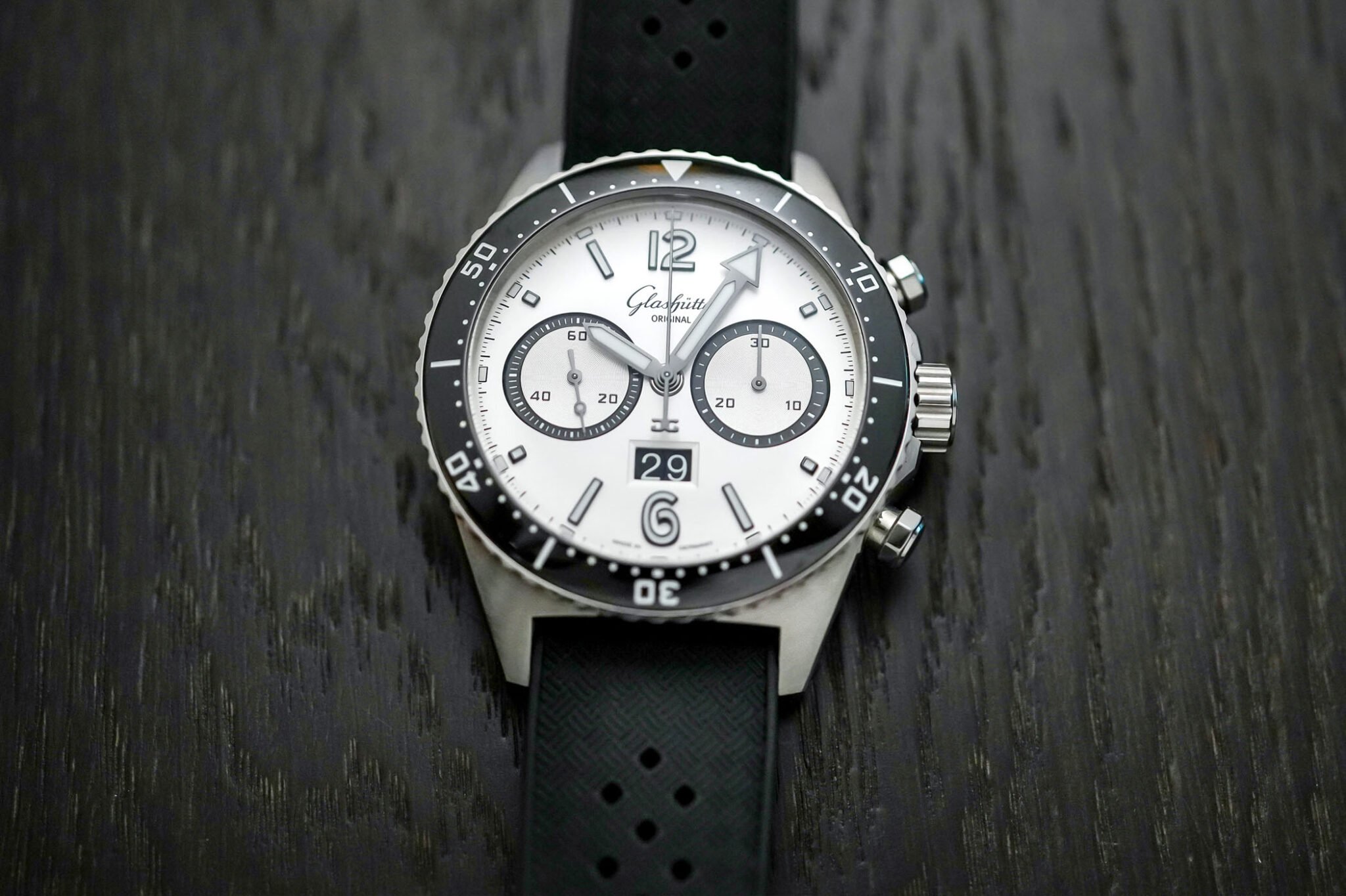 Glashütte Original SeaQ Chronograph: Balancing Luxury and Utility with the Elegant ‘Silver Screen’ Dial