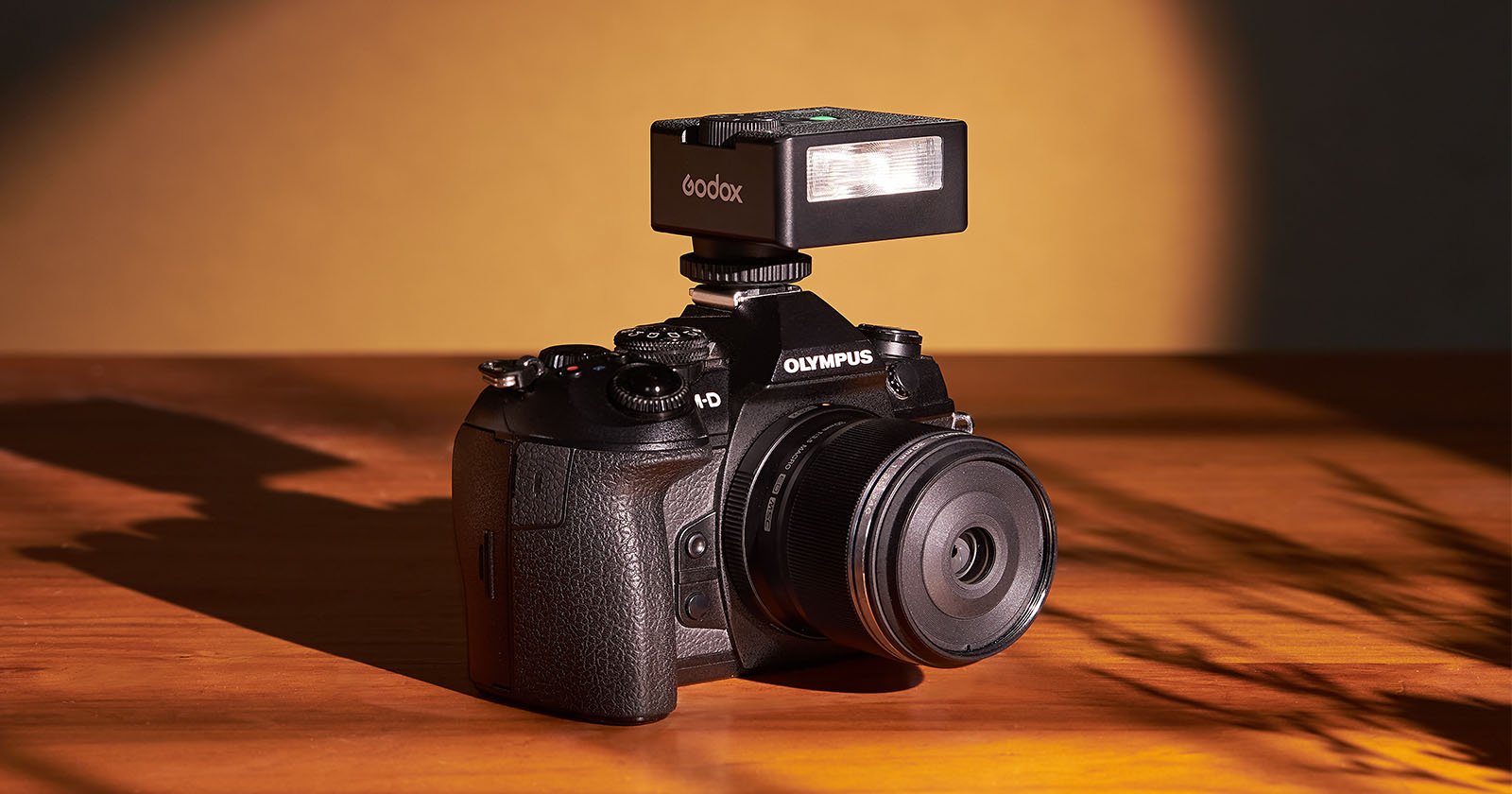 Godox Launches Tiny Retro-Styled iM30 On-Camera Flash: A Perfect Blend of iiNostalgia and Modern Functionality