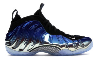 “Close-up of the Nike Air Foamposite One ‘Blue Mirror’ sneaker showcasing its reflective metallic gradient blue upper and icy sole.”