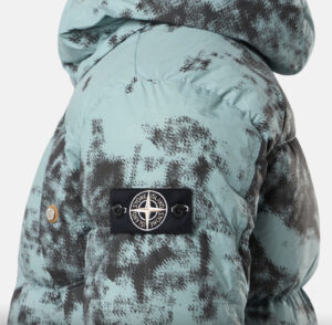 The 462E1 Camouflage Nylon Rep Ice Jacket showcasing its thermo-sensitive material, dynamic camo pattern, and lightweight nylon construction with water-repellent anti-drop technology, perfect for cold-weather conditions.