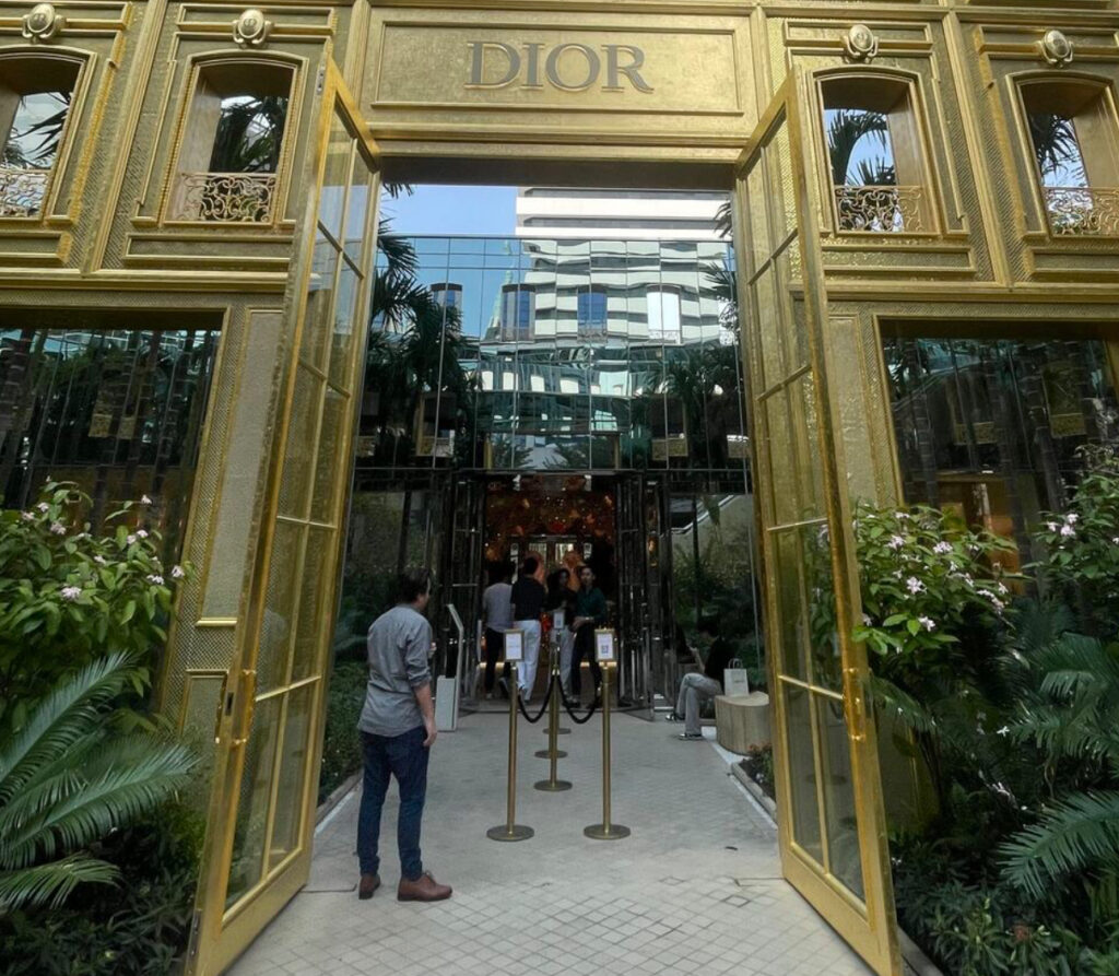 The Dior Couture pop-up in Bangkok offers an immersive experience showcasing the brand’s heritage, craftsmanship, and artistry