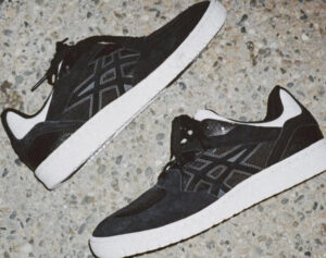 Asics Gel-Splyte skate shoe in black and white, designed with FF BLAST cushioning, fuzeGEL technology, and a split-tongue for comfort and durability