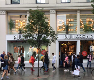 Exterior view of Pull & Bear’s futuristic flagship store on Oxford Street, London, with minimalist architecture and digital displays