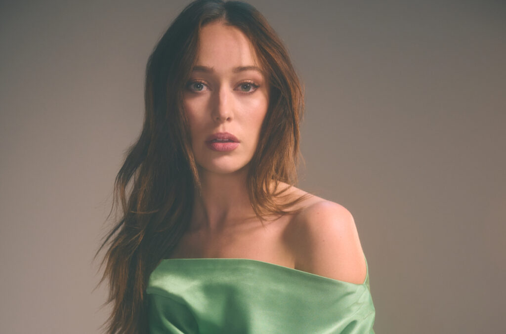 Alycia Debnam-Carey as Milla Blake in Netflix’s Apple Cider Vinegar, portraying a wellness influencer facing cancer