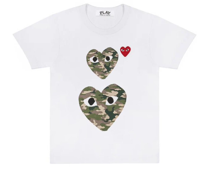 COMME des GARÇONS PLAY t-shirt with camouflage double heart logo on the chest, in soft cotton with slim fit
