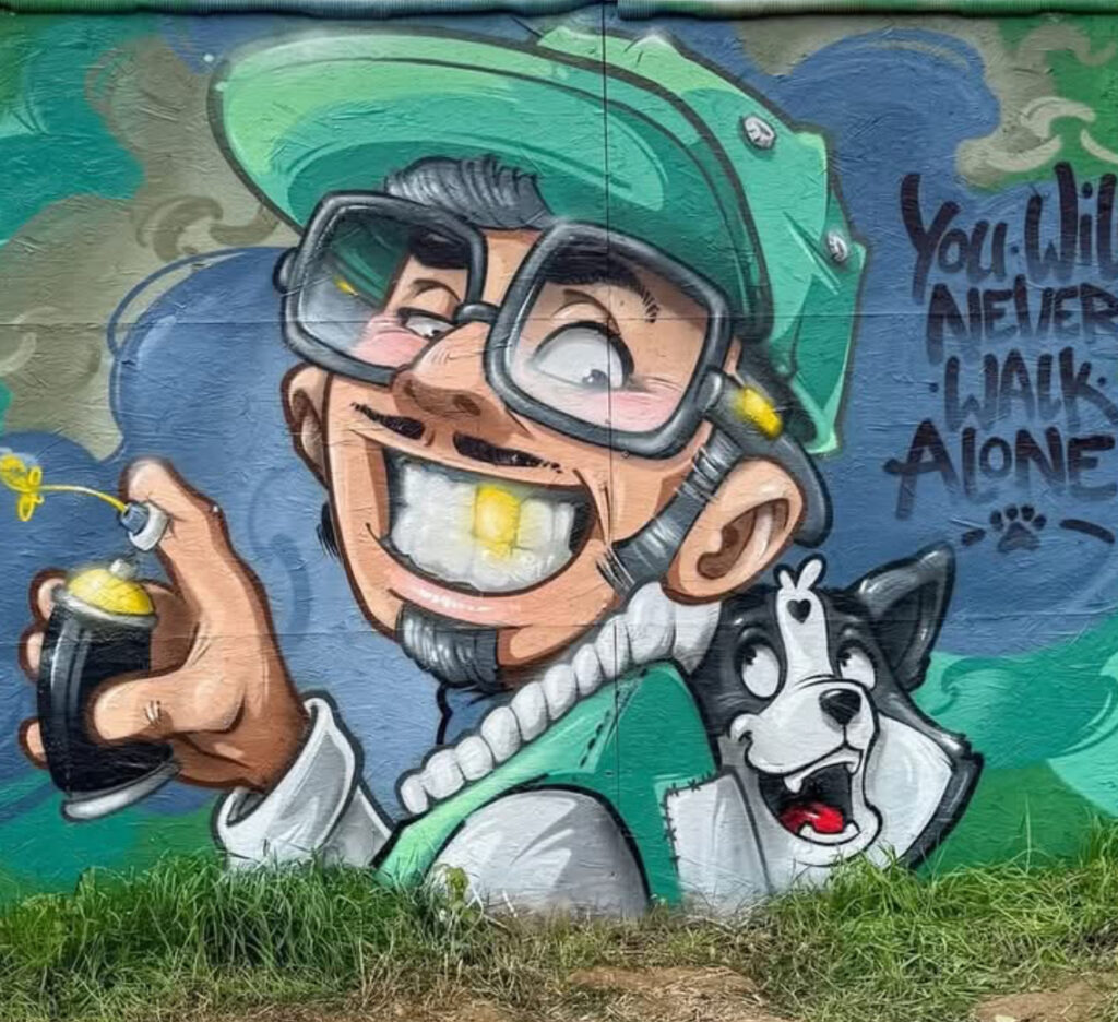 German artist Max Roche aka Stereo Heat SSB working on an abstract urban mural in Berlin