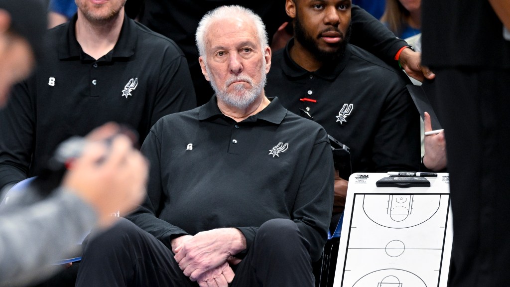 Gregg Popovich steps down as Spurs head coach
