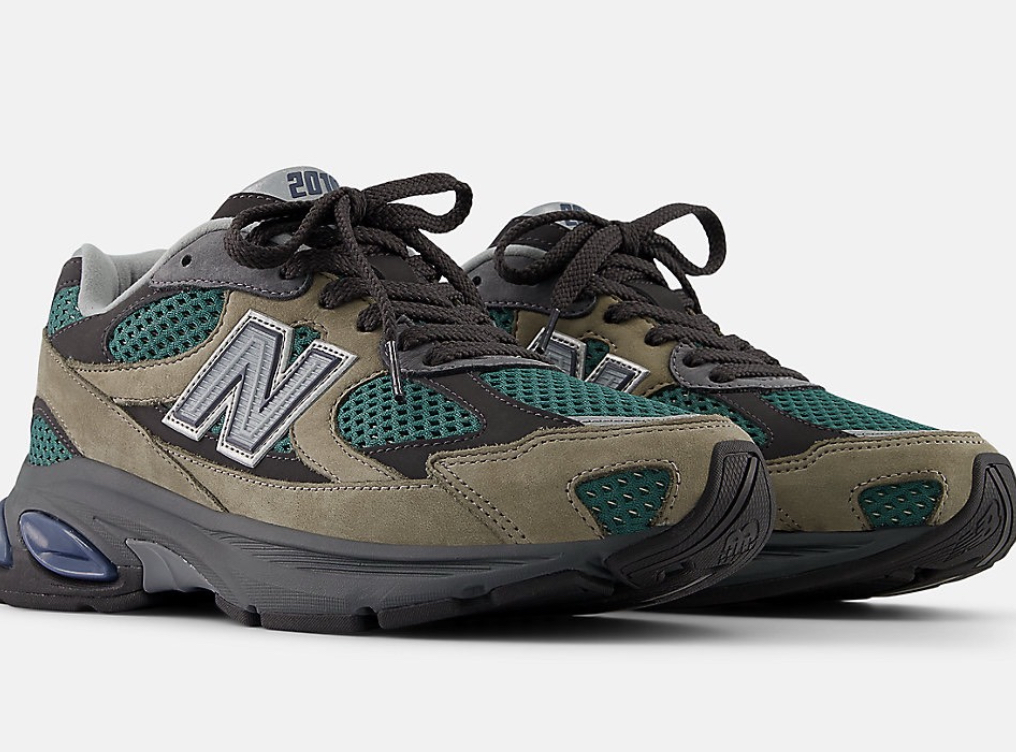 New Balance ABZORB 2010 shoe featuring segmented sole and diamond-knit mesh upper in neutral gradient tones