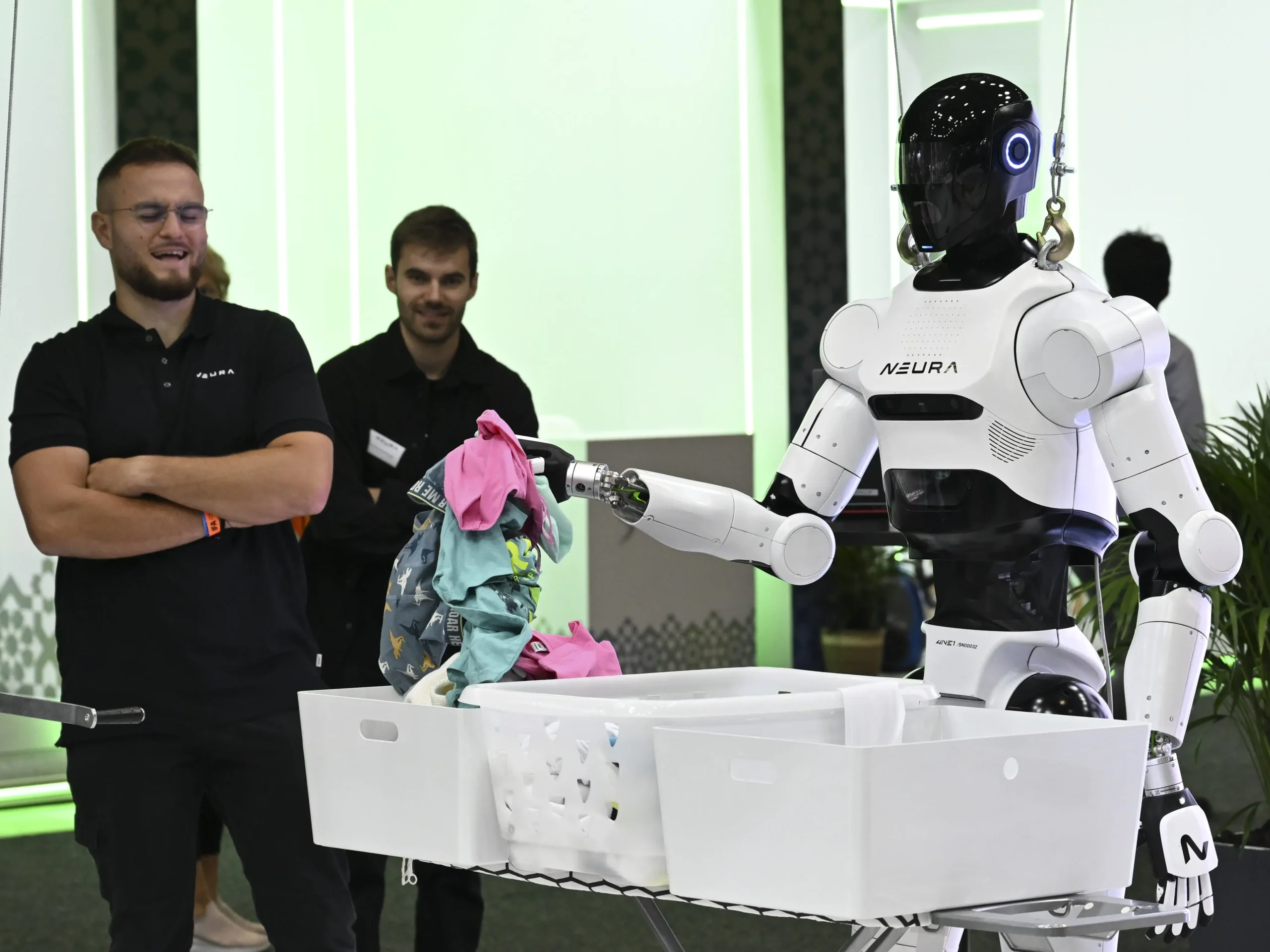 AI Companies Are Paying People to Fold Laundry for Robots