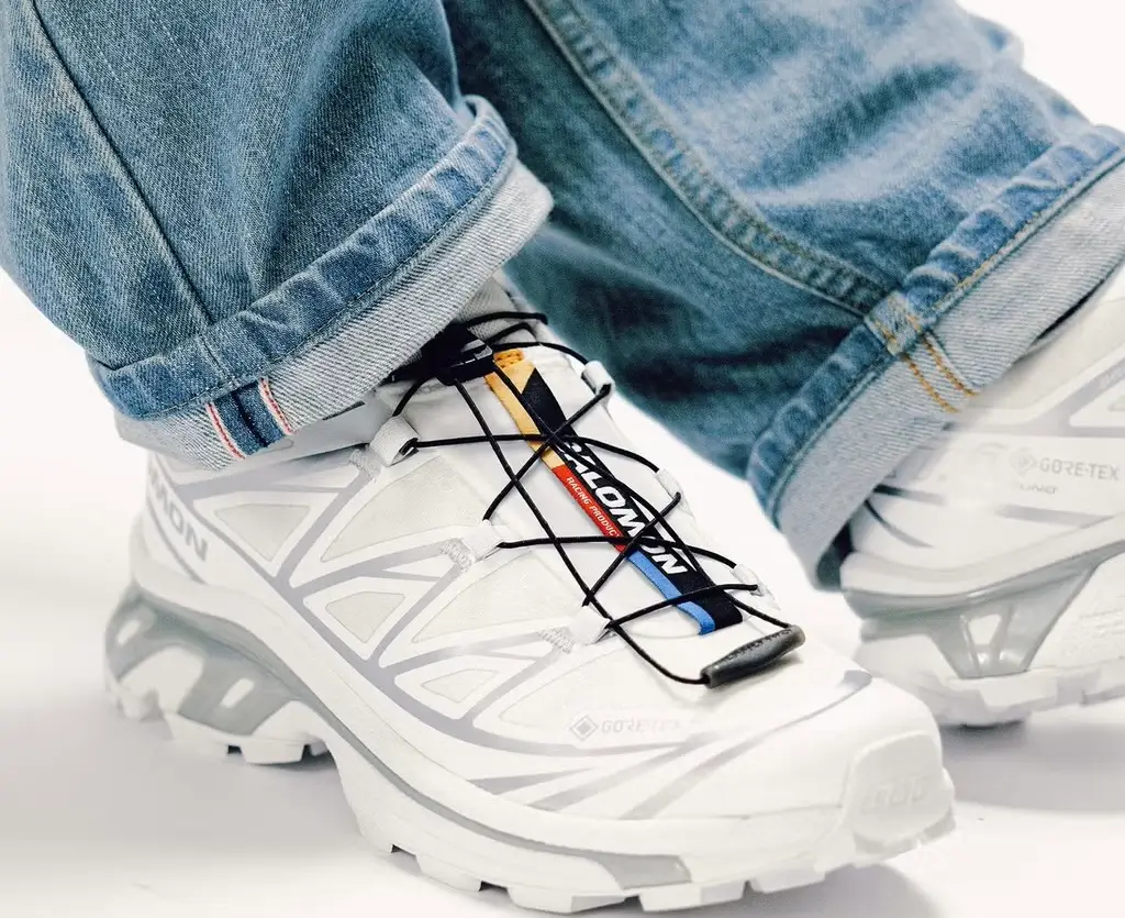 Salomon XT-6 GORE-TEX shoe displayed in a minimal studio setting, highlighting its technical mesh construction, waterproof ePE membrane, and rugged Contagrip outsole built for urban and trail endurance.