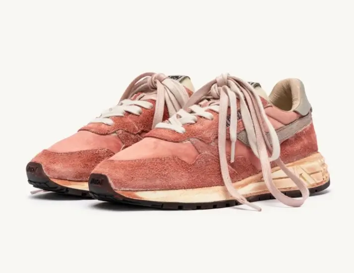 Angled side view of Autry Reelwind Super Vintage “Syrah” sneakers in nylon and suede, featuring dusty burgundy tones, cream laces, vintage-style midsole, and textured black rubber outsole